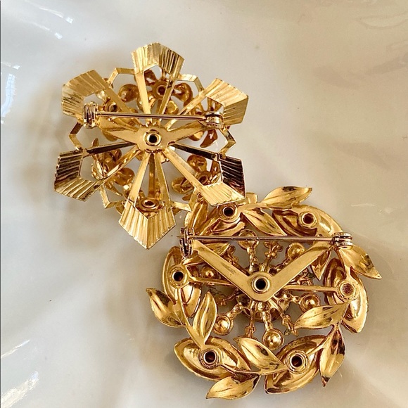 Vintage Set of 2 Red Floral Designed Brooches - Picture 5 of 5